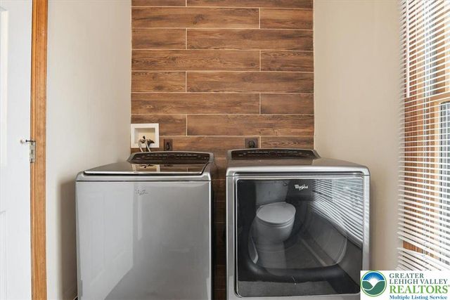 112 High Mountain Lane, Pocono Twp, PA 18372