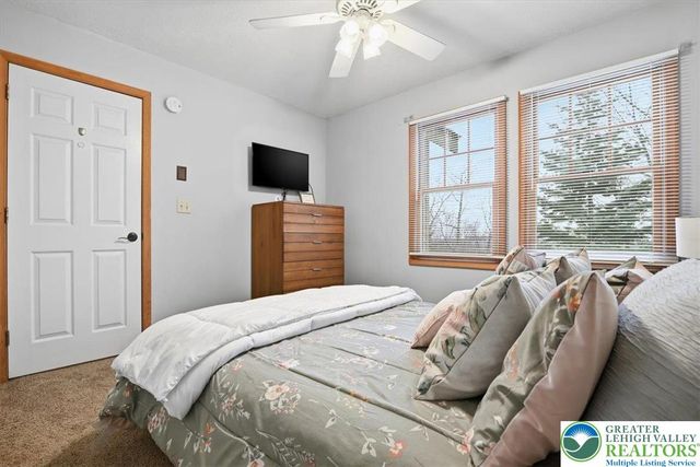 112 High Mountain Lane, Pocono Twp, PA 18372