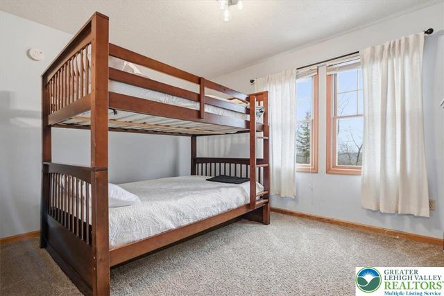 112 High Mountain Lane, Pocono Twp, PA 18372