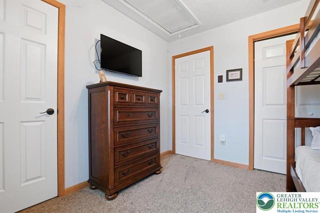 112 High Mountain Lane, Pocono Twp, PA 18372