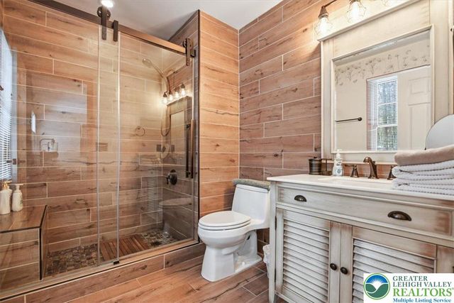 112 High Mountain Lane, Pocono Twp, PA 18372