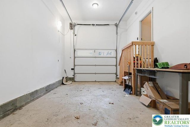 112 High Mountain Lane, Pocono Twp, PA 18372