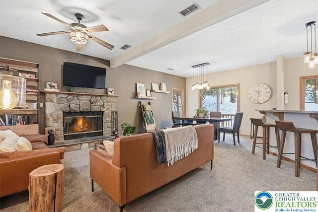 112 High Mountain Lane, Pocono Twp, PA 18372