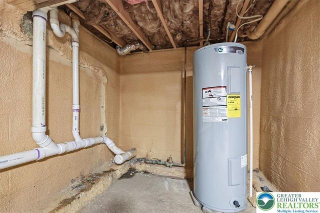 112 High Mountain Lane, Pocono Twp, PA 18372