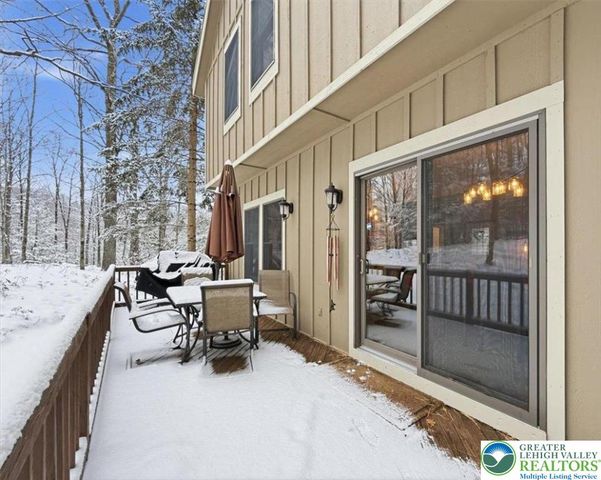 112 High Mountain Lane, Pocono Twp, PA 18372