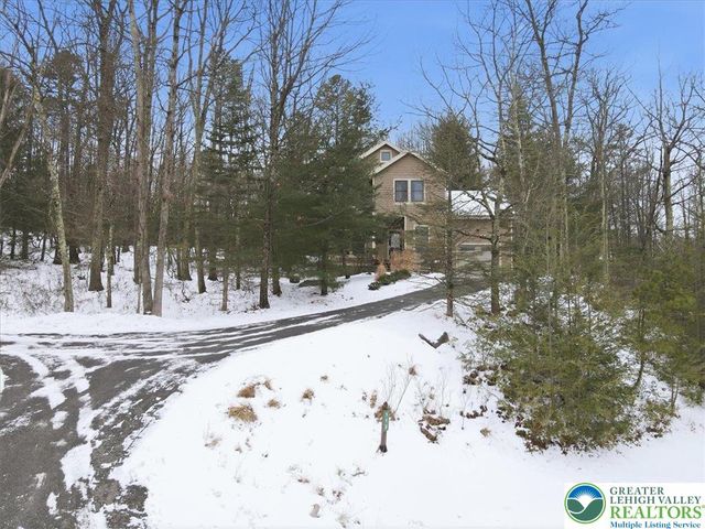 112 High Mountain Lane, Pocono Twp, PA 18372