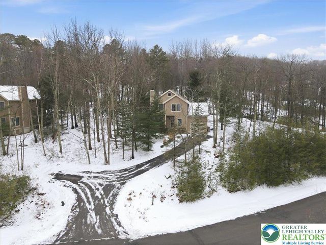 112 High Mountain Lane, Pocono Twp, PA 18372
