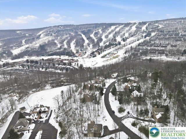 112 High Mountain Lane, Pocono Twp, PA 18372