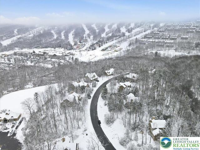 112 High Mountain Lane, Pocono Twp, PA 18372