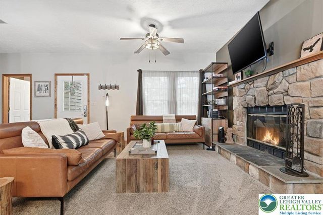 112 High Mountain Lane, Pocono Twp, PA 18372