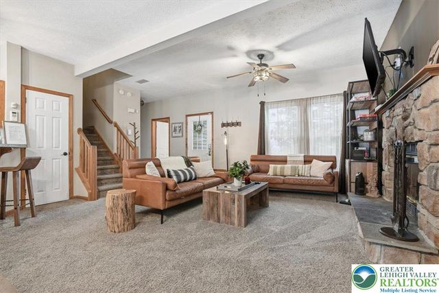 112 High Mountain Lane, Pocono Twp, PA 18372