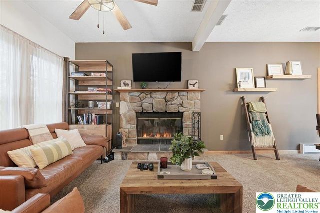 112 High Mountain Lane, Pocono Twp, PA 18372