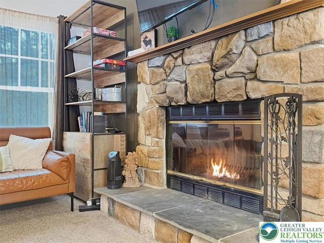 112 High Mountain Lane, Pocono Twp, PA 18372