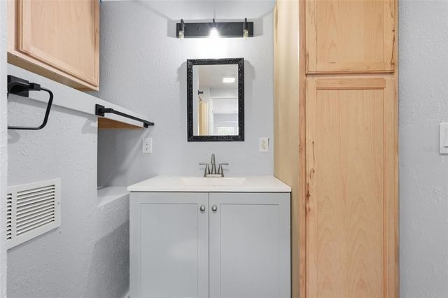 5705 HOLIDAY PARK BOULEVARD, North Port, FL 34287