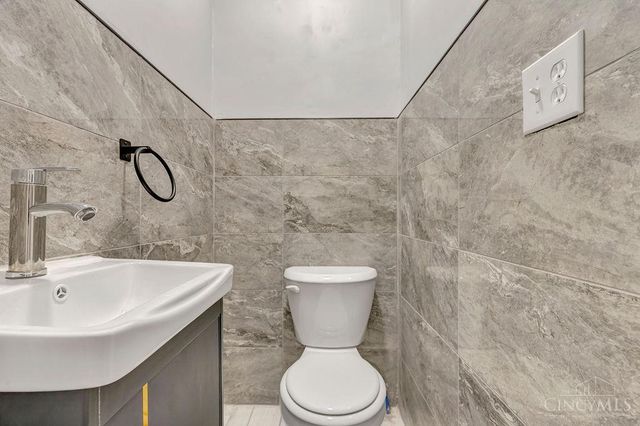 1227 Carolina Avenue, Cincinnati, OH 45237