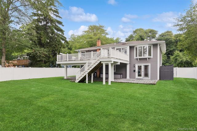 162 Stuyvesant Road, Oakdale, NY 11769