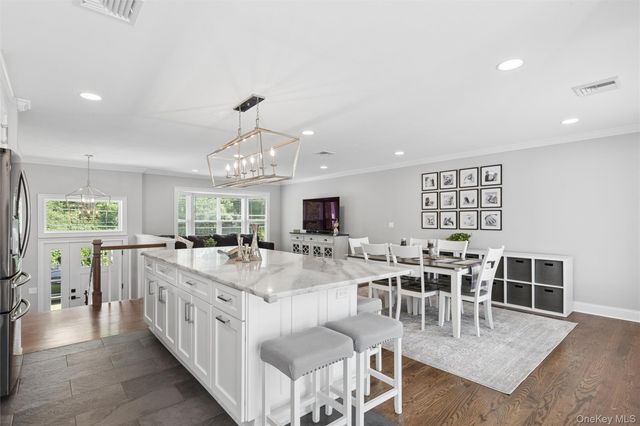 162 Stuyvesant Road, Oakdale, NY 11769