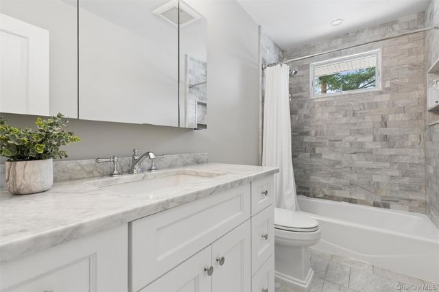 162 Stuyvesant Road, Oakdale, NY 11769