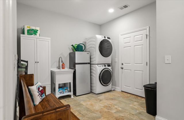 6876 Hyde Farm Road, Ravenel, SC 29470