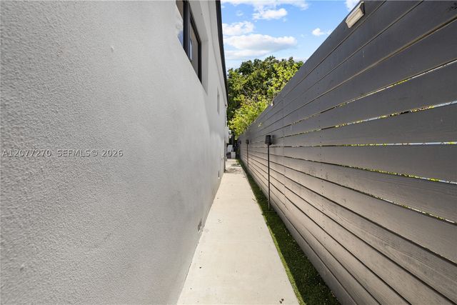 52 NE 47th St, Miami, FL 33137