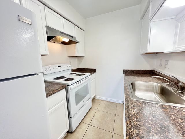 4601 Carlisle Boulevard NE APT D11, Albuquerque, NM 87109