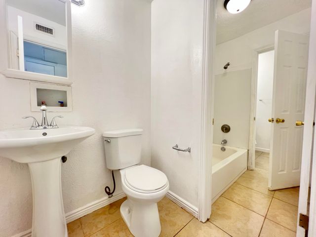 4601 Carlisle Boulevard NE APT D11, Albuquerque, NM 87109