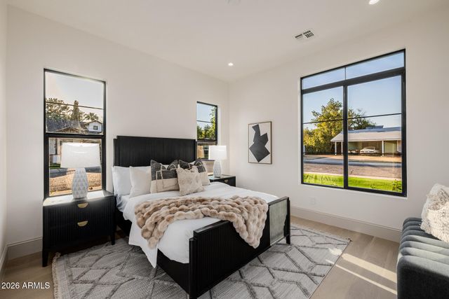 3301 E ELM Street, Phoenix, AZ 85018