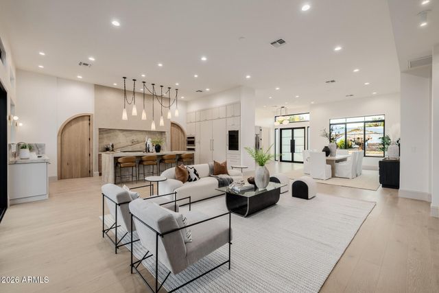 3301 E ELM Street, Phoenix, AZ 85018
