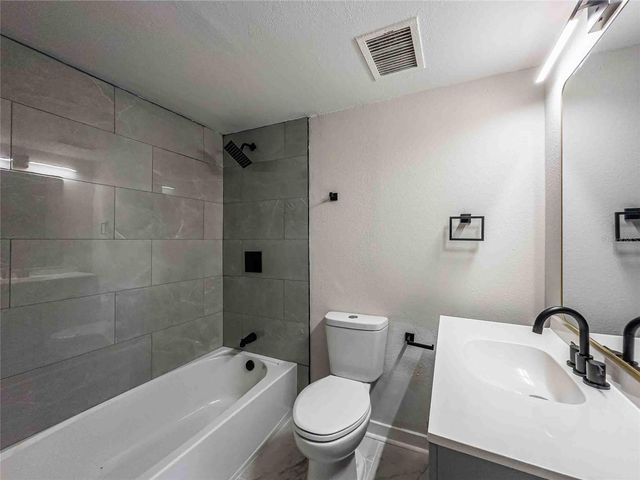 5104 N 15TH STREET, Tampa, FL 33610