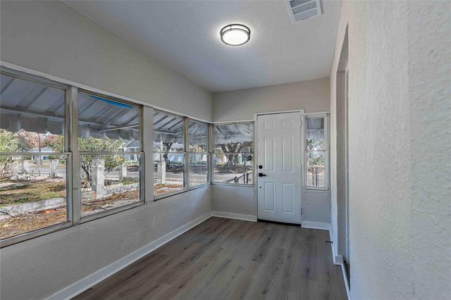 5104 N 15TH STREET, Tampa, FL 33610