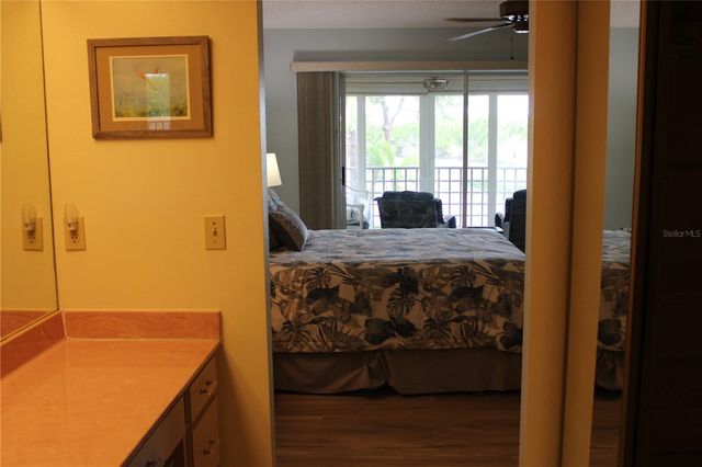 327 108TH STREET W 327, Bradenton, FL 34209