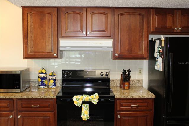 327 108TH STREET W 327, Bradenton, FL 34209