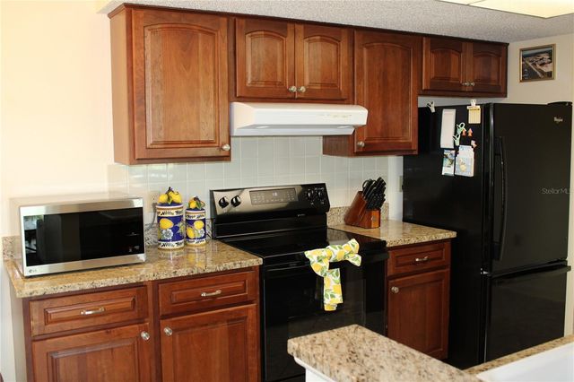 327 108TH STREET W 327, Bradenton, FL 34209