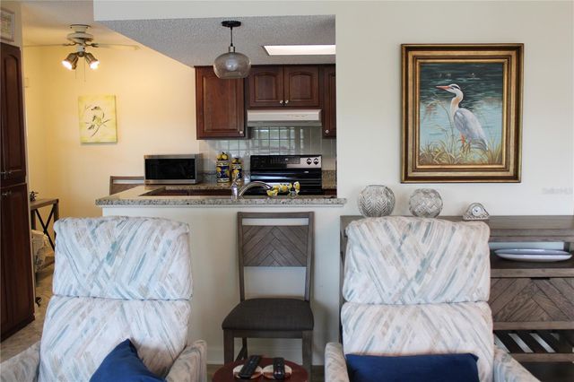 327 108TH STREET W 327, Bradenton, FL 34209