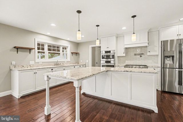 1227 W TRINDLE RD, Mechanicsburg, PA 17055
