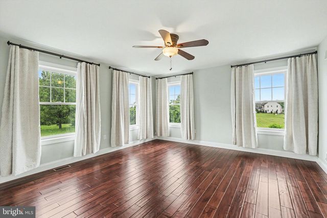 1227 W TRINDLE RD, Mechanicsburg, PA 17055
