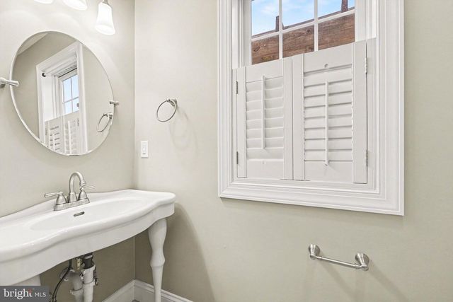 1227 W TRINDLE RD, Mechanicsburg, PA 17055