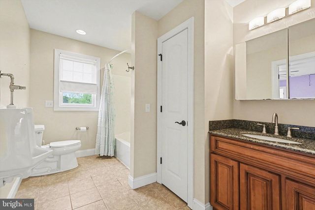 1227 W TRINDLE RD, Mechanicsburg, PA 17055