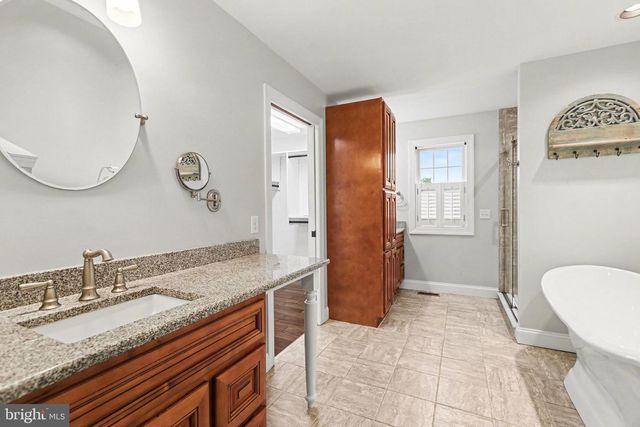1227 W TRINDLE RD, Mechanicsburg, PA 17055