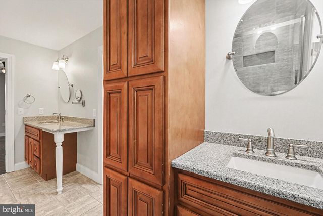 1227 W TRINDLE RD, Mechanicsburg, PA 17055