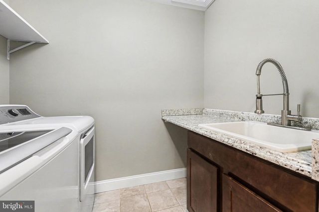 1227 W TRINDLE RD, Mechanicsburg, PA 17055