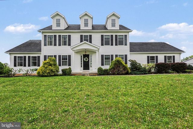 1227 W TRINDLE RD, Mechanicsburg, PA 17055