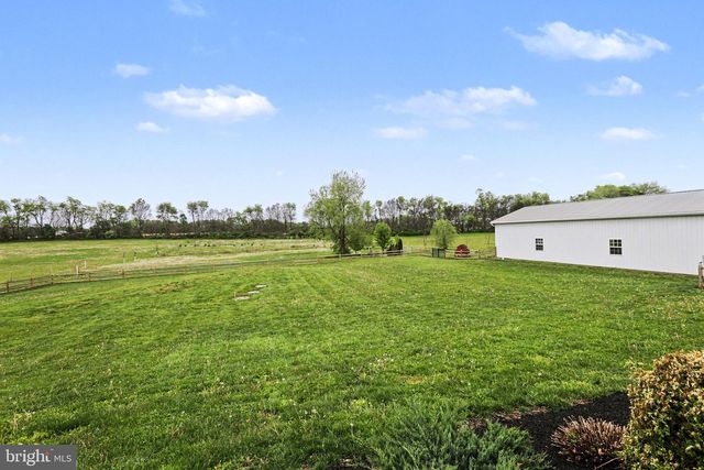 1227 W TRINDLE RD, Mechanicsburg, PA 17055