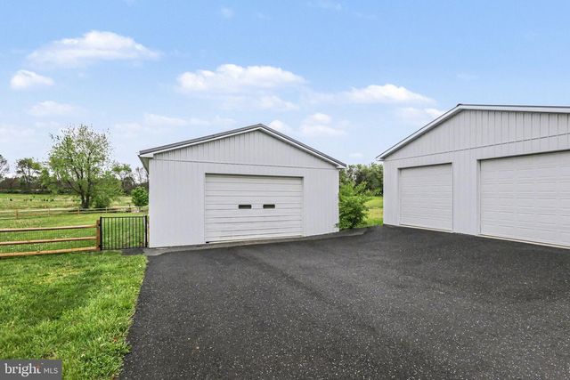 1227 W TRINDLE RD, Mechanicsburg, PA 17055