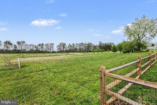 1227 W TRINDLE RD, Mechanicsburg, PA 17055