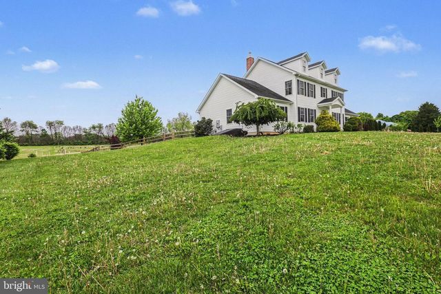 1227 W TRINDLE RD, Mechanicsburg, PA 17055