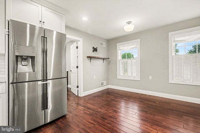 1227 W TRINDLE RD, Mechanicsburg, PA 17055
