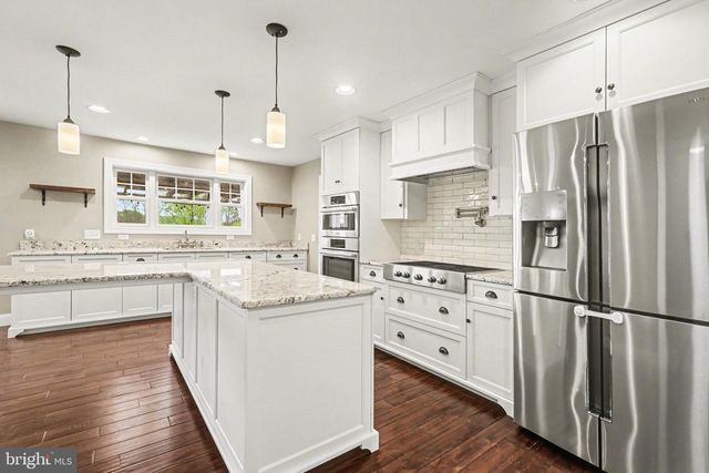 1227 W TRINDLE RD, Mechanicsburg, PA 17055