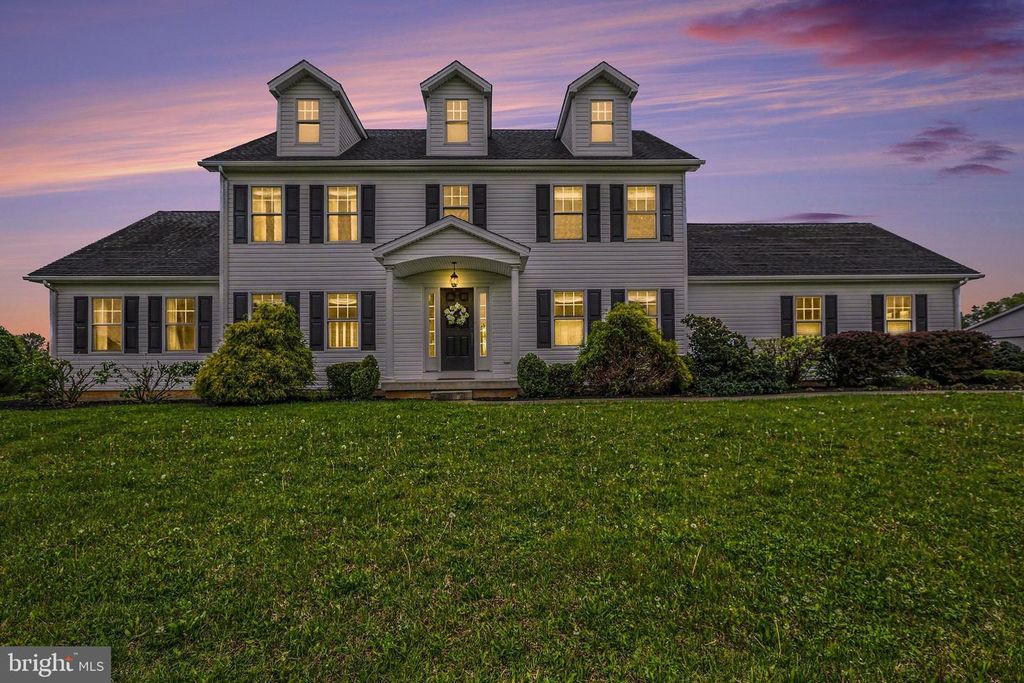 1227 W TRINDLE RD, Mechanicsburg, PA 17055
