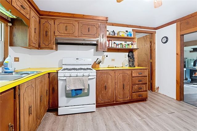 158 Renfrew Rd, Penn Twp, PA 16053